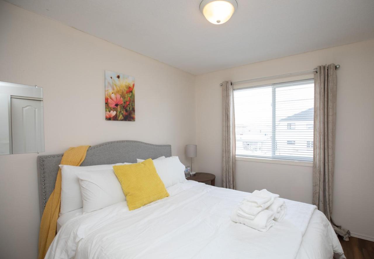 Elegant 6 Bedroom House Near U Of Manitoba ウィニペグ エクステリア 写真